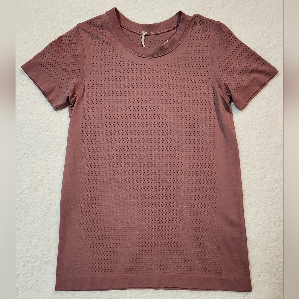 Lululemon Breeze By short sleeve shirt - size 4